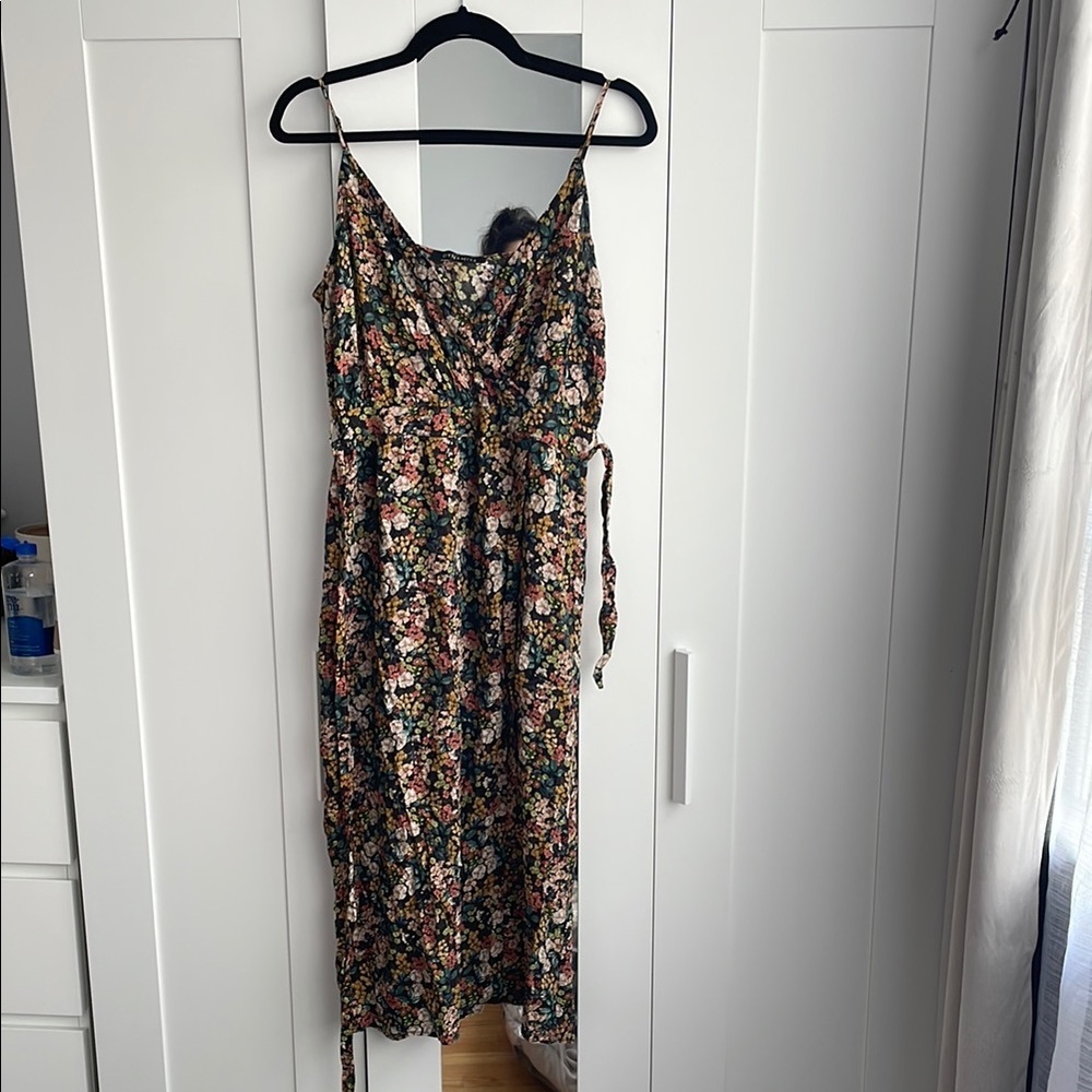 Dynamite Sleeveless Midi Dress